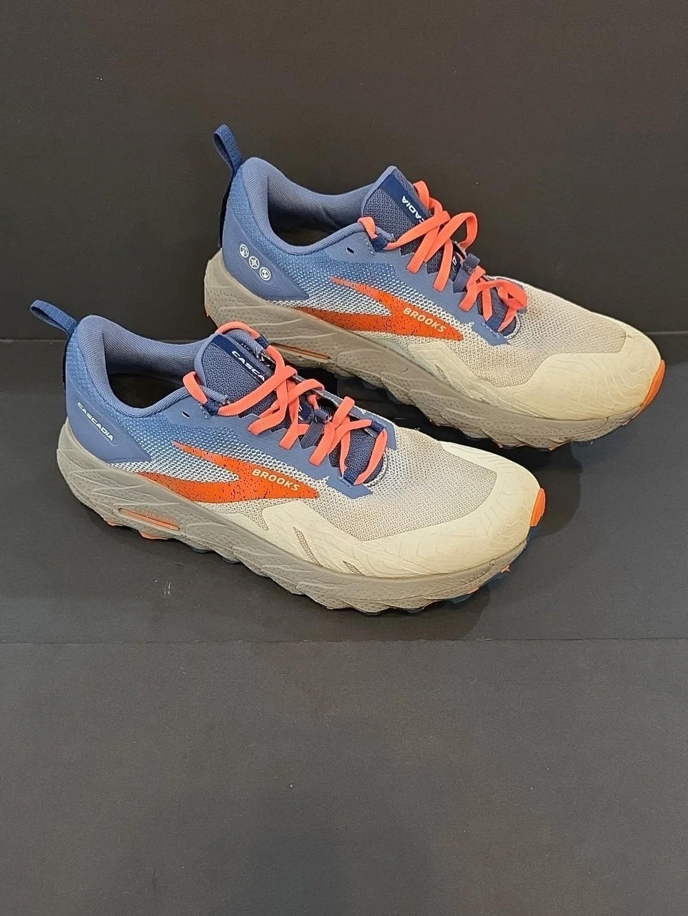 Brooks Cascadia 17 Men's Trail Sneakers in Blue, Orange & Cream Size 12